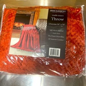 Grace Elizabeth throw 50x70” nwt